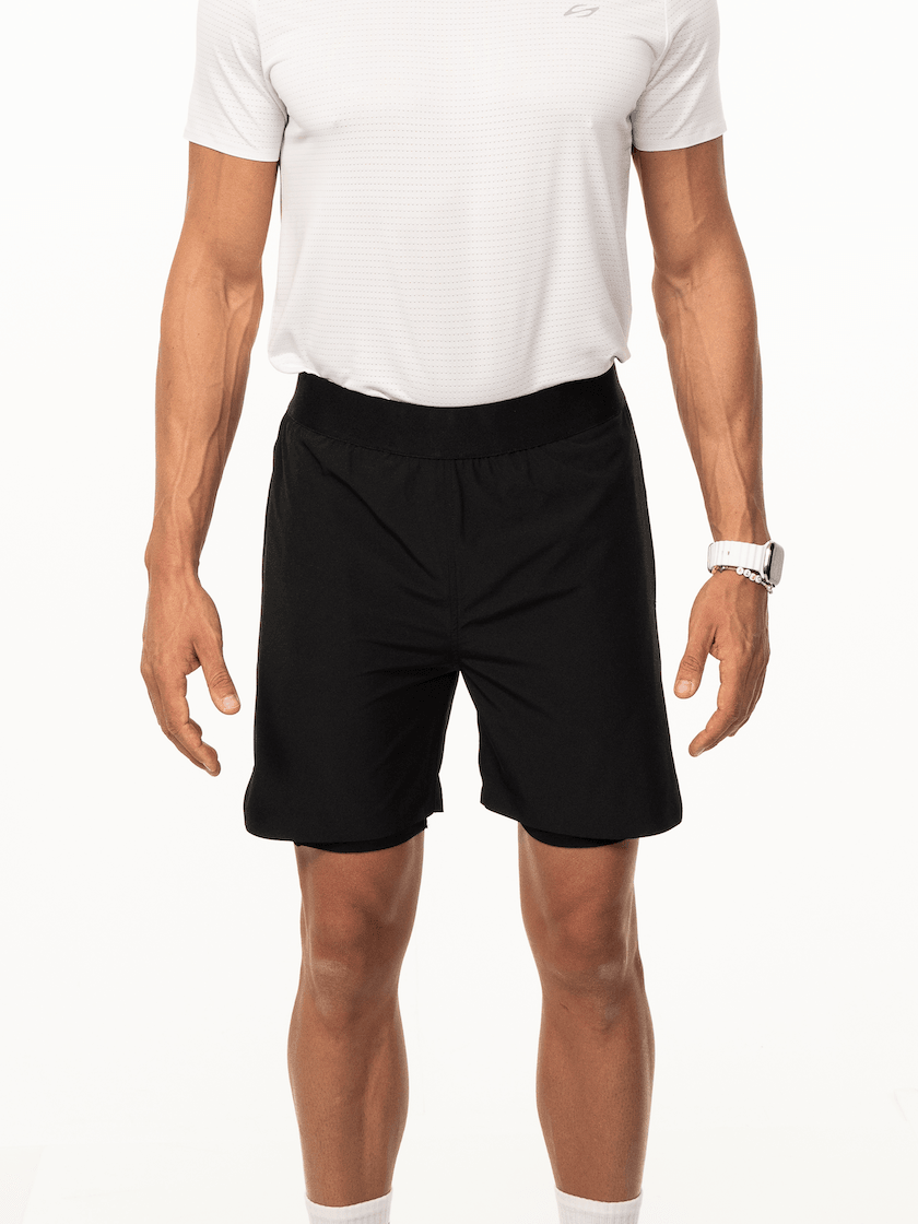 Schwarze 2-in-1 Training Short mit integrierter Compression-Tight für Gym und Laufen von Next Level