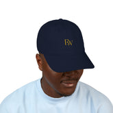Schicker roter Golfhut von Robert de Valenmont, Code One, mit gebogenem Schirm und bequemer Passform.