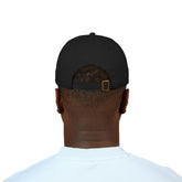 Robuste schwarze Golfmütze von Robert de Valenmont, Teil der Code One Hats Kollektion, mit sichtbarem Logo und bequemer Passform