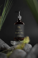 Duschgel Douche Noire von Robert de Valenmont, dunkle Flasche mit schwarzem Design, auf weißem Hintergrund.