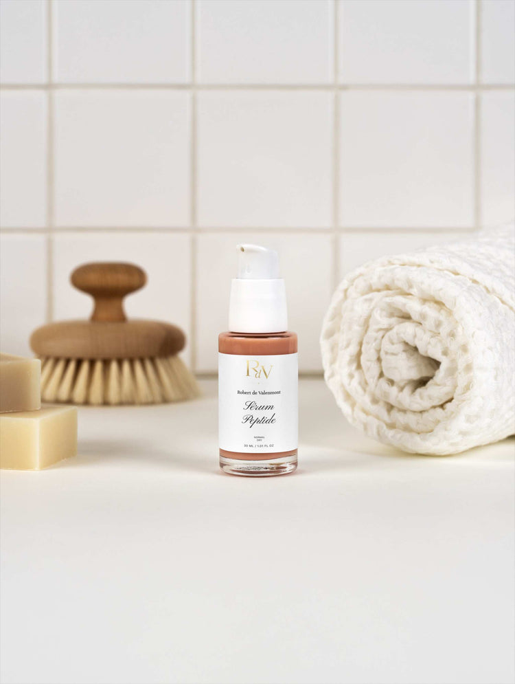 Hochwertiges Peptidserum von Robert de Valenmont, pflegende Flasche mit Serum für die Hautpflege, nahtloses Design, elegante Verpackung