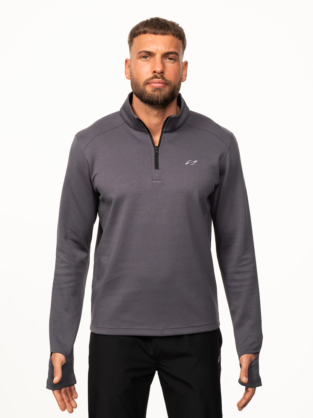 Herren-Quarter-Zip-Pullover von Next Level in Anthrazit, aus bequemem Stoff, mit Reißverschluss und Stehkragen.