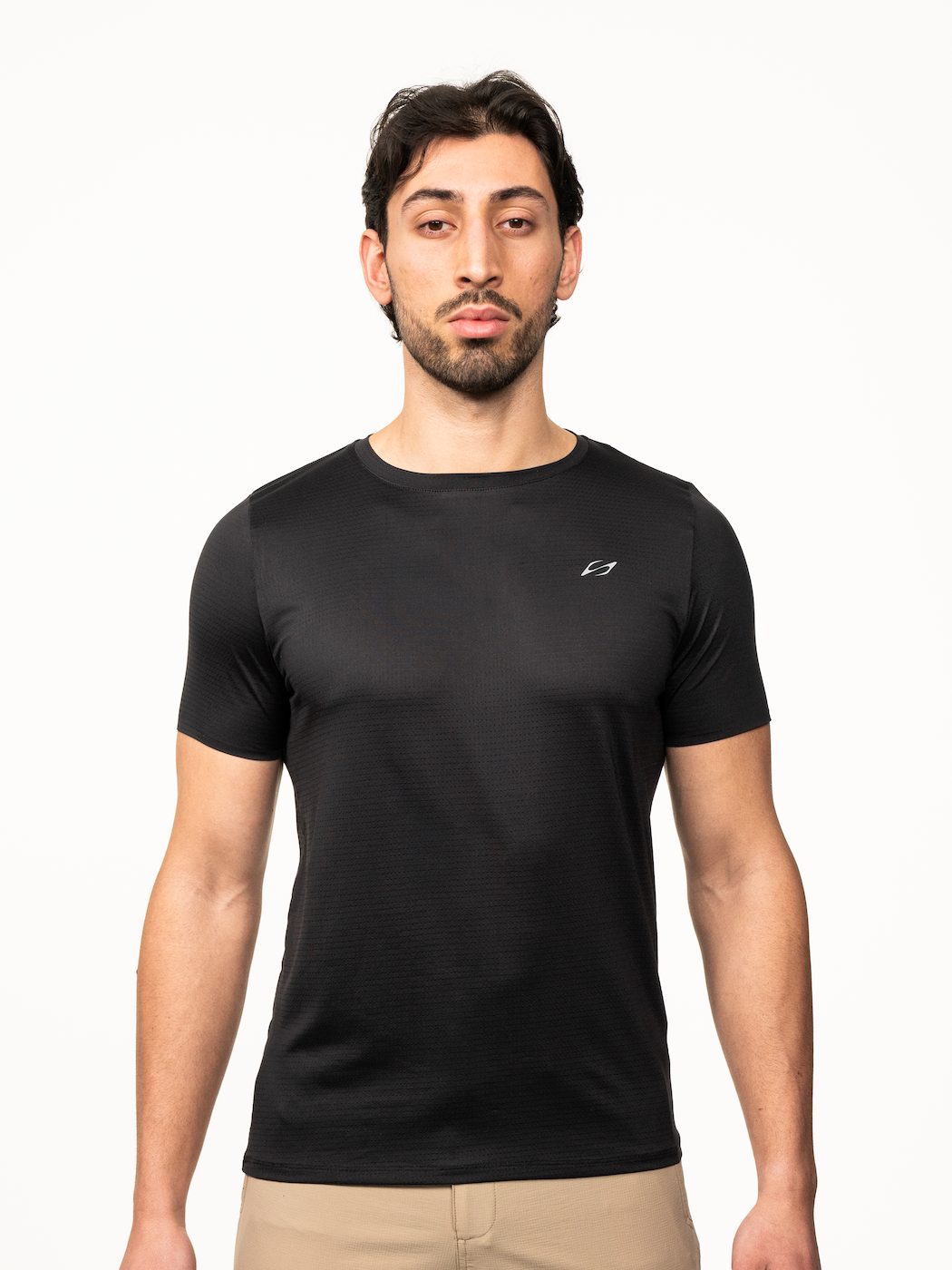 Schwarzes Performance T-Shirt von Next Level, bequemes Damen- oder Herrenshirt aus atmungsaktivem Material, vorne sichtbar.