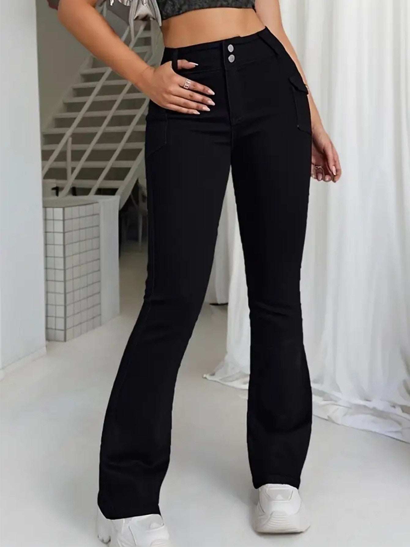 Elastische Flared Jeans Damen - Ultra Low Waist mit Knopfdetails & Slim Fit Next Level