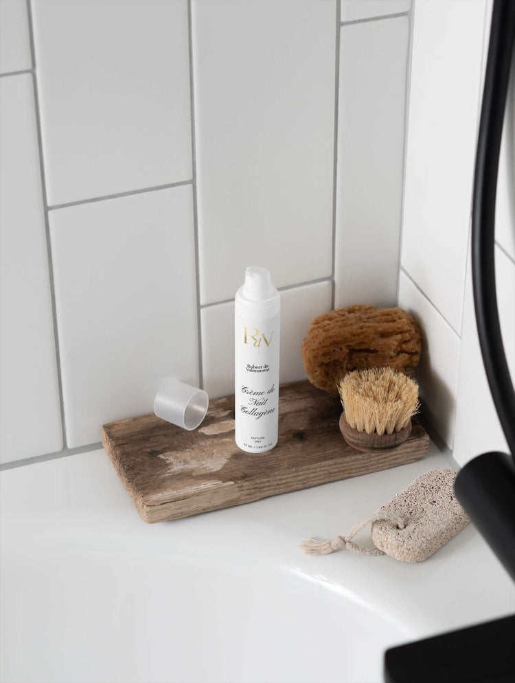 Nachtcreme mit Kollagen von Robert de Valenmont, pflegt die Haut intensiv und fördert die Elastizität, sichtbar in der Creme-Glasverpackung