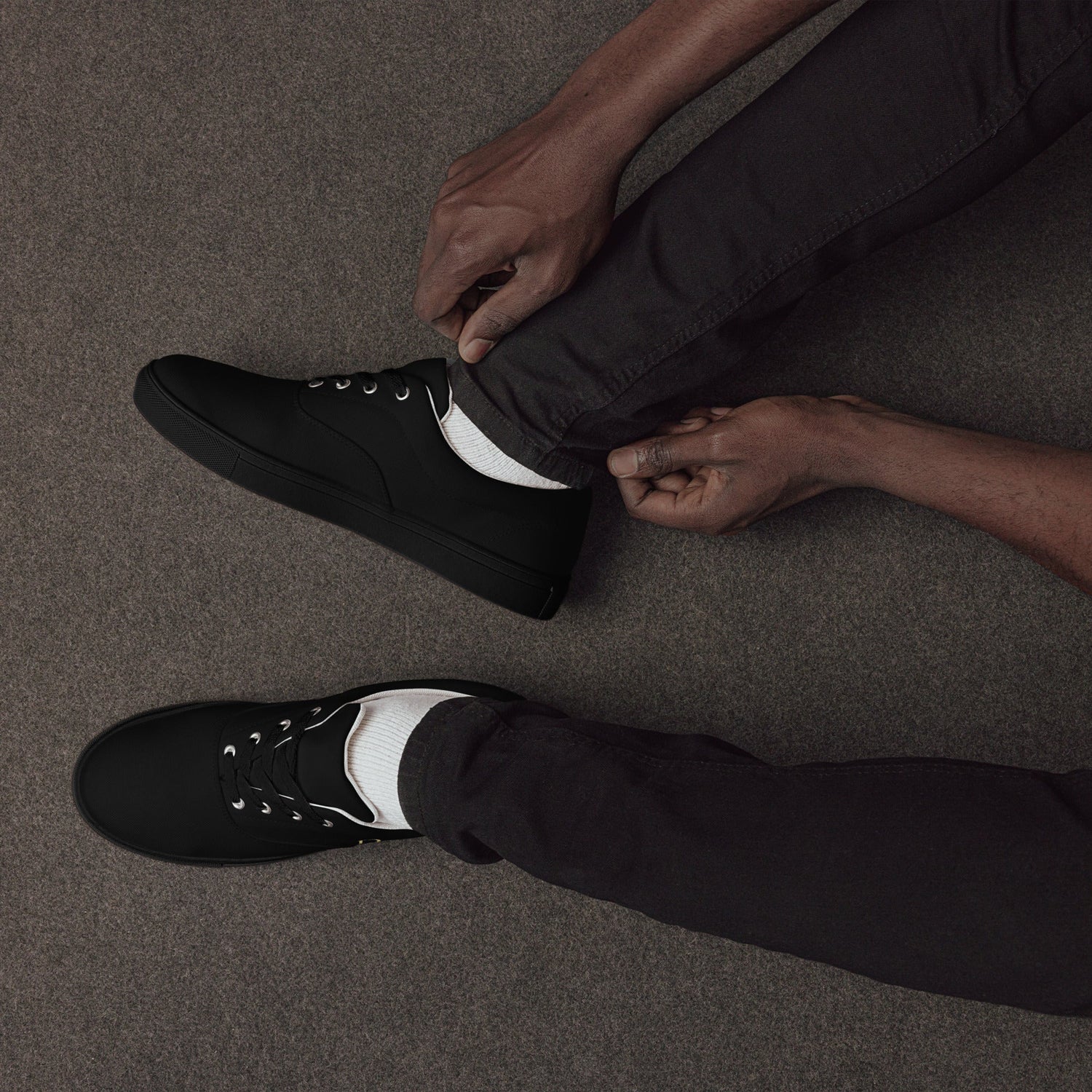 Schwarze Canvas Schuhe von Robert de Valenmont, Schnürschuhe für Herren, Detailansicht vorne