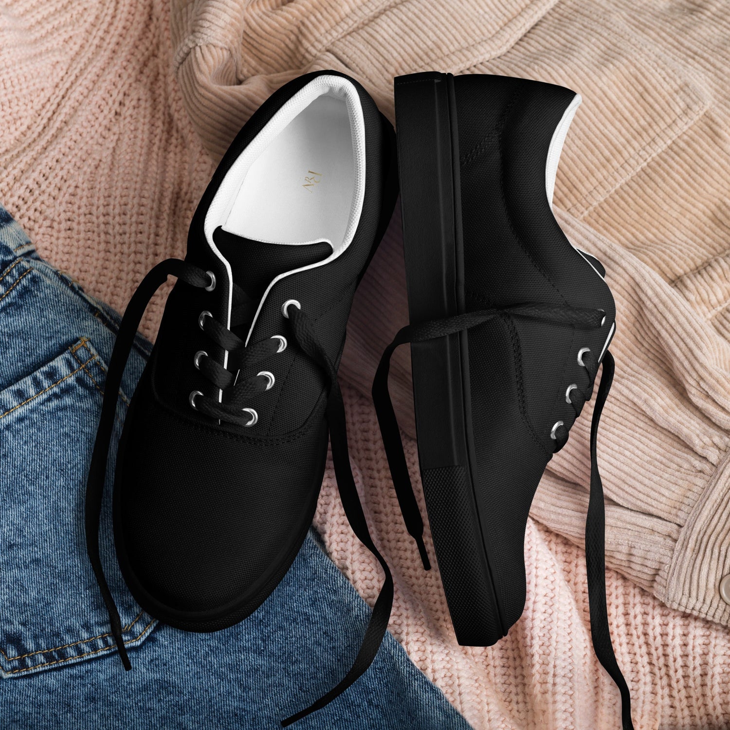 Schwarze Canvas Schuhe von Robert de Valenmont, Schnürschuhe für Herren, frontale Ansicht