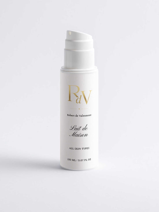 Pflegeprodukt Robert de Valenmont Lait de Maison, cremige Textur, sichtbare Verpackung mit pflegender Lotion