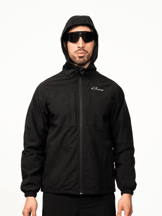 SL-300 Windbreaker schwarz mit Kapuze, Reißverschluss und reflektierendem Logo, wasserabweisend und leicht