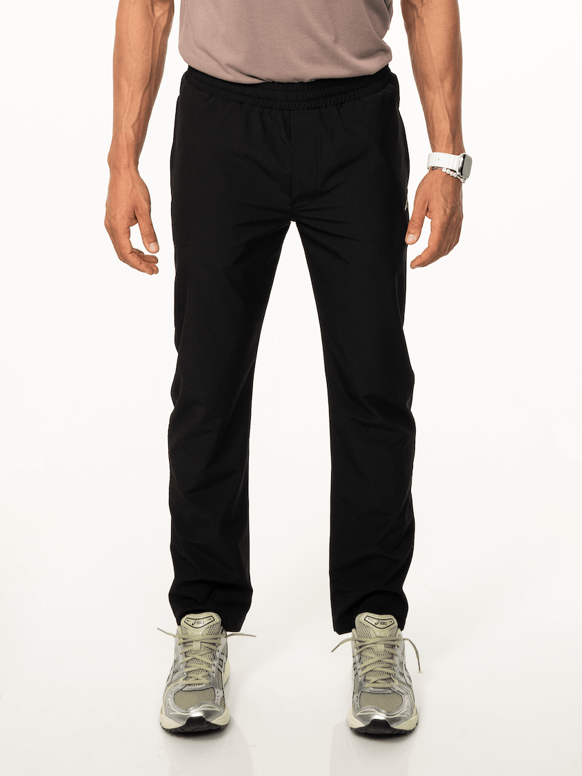 Schwarze Next Level Sporthose SL-450 Trackpant aus bequemem, sportlichem Material, perfekt für Freizeit und Sport.