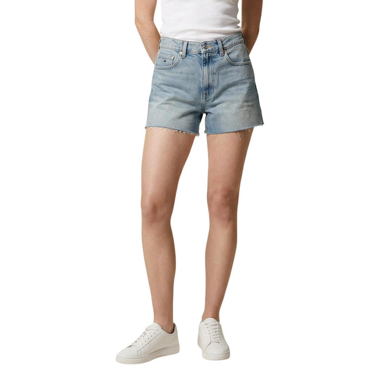 Tommy Hilfiger Jeans Damen Shorts in blue denim, featuring a classic cut and stylish design for casual wear.