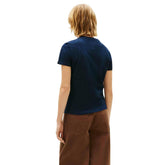 Tommy Hilfiger Jeans Damen T-Shirt in a casual fit, featuring a classic logo design on soft cotton fabric.