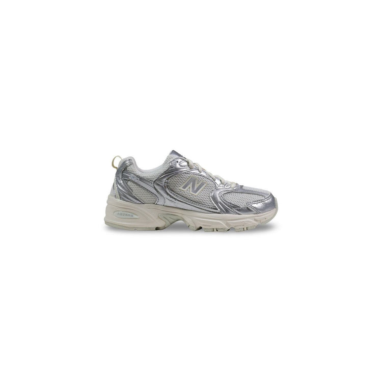 New Balance Damen Sneakers in a stylish design, showcasing the shoe&