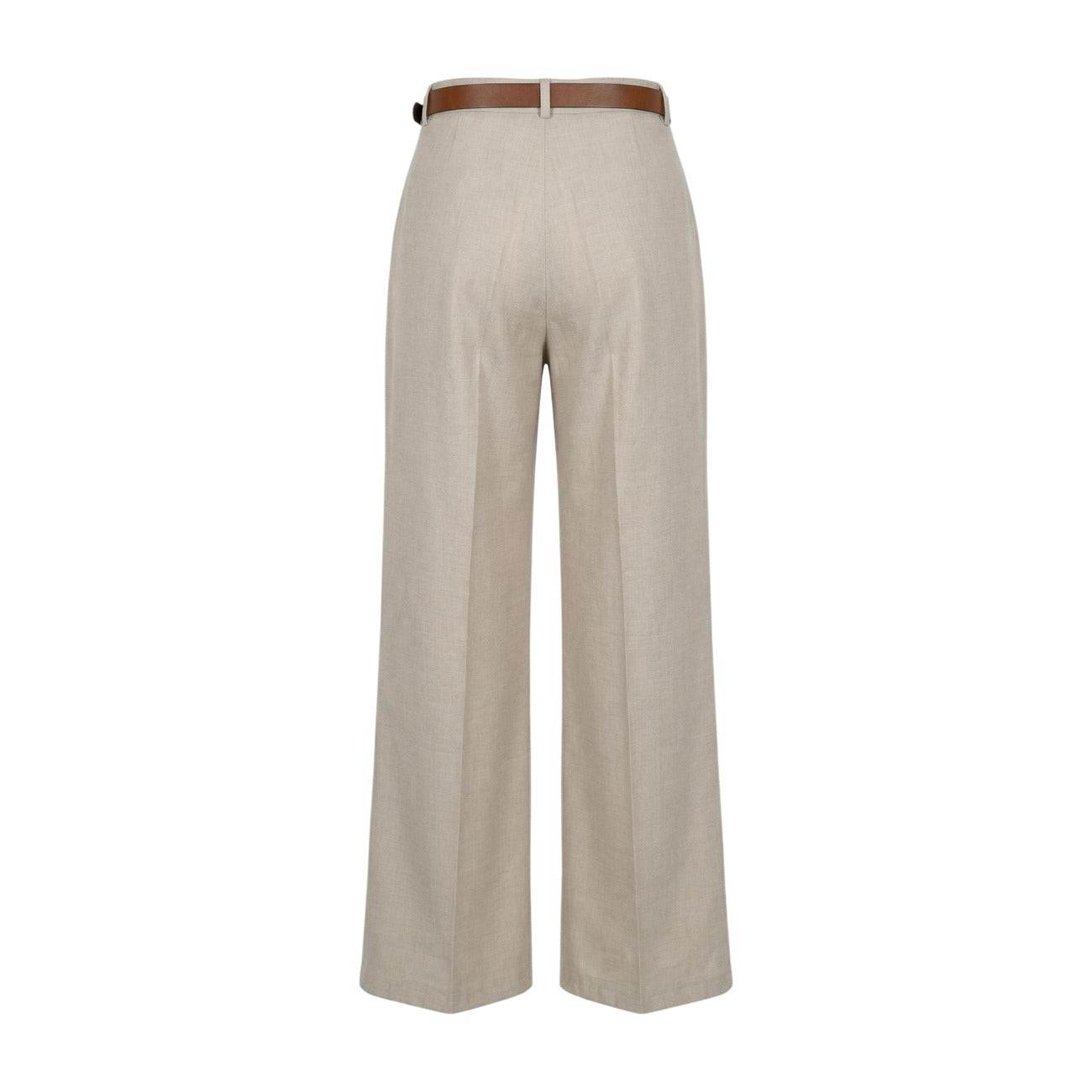 Damenhose von Artigli, elegante Kleidung Hosen in dunkler Farbe, sitzt bequem und modern auf einer Frau getragen.