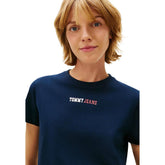 Tommy Hilfiger Jeans Damen T-Shirt in casual style, featuring a classic fit and logo detail on soft cotton fabric.
