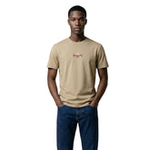 Tommy Hilfiger Jeans Herren T-Shirt in casual fit with logo detail, displayed on a neutral background.